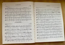 "THE AMAZING MOVIE FAKEBOOK FOR ALL KEYBOARDS ELECTRIC & ACOUSTIC" VINTAGE SONG BOOK
