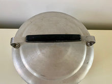 VINTAGE MIRRO MID-CENTURY ALUMINUM CAKE CARRIER--SO CHARMING (MADE IN THE USA!)