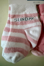 PINK/WHITE BABY DAY-OF-THE-WEEK CREW SOCKS (SIZE 0-6 MONTHS)
