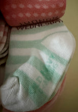 PINK/WHITE BABY DAY-OF-THE-WEEK CREW SOCKS (SIZE 0-6 MONTHS)