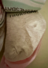 PINK/WHITE BABY DAY-OF-THE-WEEK CREW SOCKS (SIZE 0-6 MONTHS)