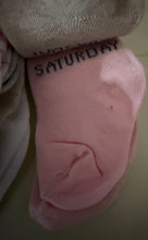 PINK/WHITE BABY DAY-OF-THE-WEEK CREW SOCKS (SIZE 0-6 MONTHS)
