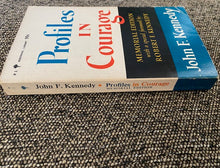 PROFILES IN COURAGE VINTAGE PAPERBACK BOOK BY JOHN F. KENNEDY/THE MEMORIAL EDITION (FIRST PERENNIAL LIBRARY EDITION/1964)