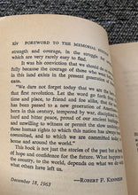 PROFILES IN COURAGE VINTAGE PAPERBACK BOOK BY JOHN F. KENNEDY/THE MEMORIAL EDITION (FIRST PERENNIAL LIBRARY EDITION/1964)