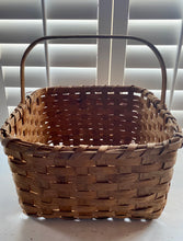 VINTAGE, TRADITIONAL WOVEN BASKET--FUN SQUARE-ISH SHAPE, WITH A NICE HANDLE