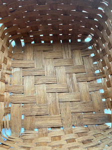 VINTAGE, TRADITIONAL WOVEN BASKET--FUN SQUARE-ISH SHAPE, WITH A NICE HANDLE