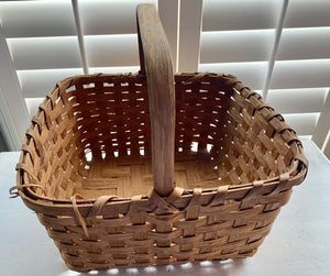 VINTAGE, TRADITIONAL WOVEN BASKET--FUN SQUARE-ISH SHAPE, WITH A NICE HANDLE