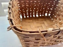 VINTAGE, TRADITIONAL WOVEN BASKET--FUN SQUARE-ISH SHAPE, WITH A NICE HANDLE