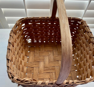 VINTAGE, TRADITIONAL WOVEN BASKET--FUN SQUARE-ISH SHAPE, WITH A NICE HANDLE