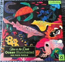 500-PIECE FRESH AND MODERN, SUPER-COOL OCEAN LIFE PUZZLE (GLOWS IN THE DARK!)