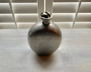 VINTAGE U.S. ARMY 1-QUART ALUMINUM CANTEEN (1918 WORLD WAR I ERA TO KOREA AND WORLD WAR II, EARLY 1940S, MADE BY LANDERS, FRARY & CLARK, NEW BRITAIN, CONNECTICUT)--RARE AND VERY SPECIAL AND MADE IN THE USA