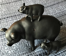 THE THREE PIGS (MAMA AND TWO BABIES) VINTAGE-LOOK DECOR