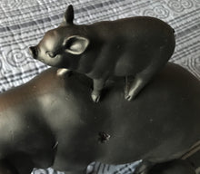 THE THREE PIGS (MAMA AND TWO BABIES) VINTAGE-LOOK DECOR