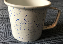 LARGE-SIZE IVORY/ROYAL BLUE-SPECKLED ENAMEL MUG (VINTAGE-LOOK)