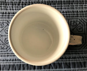 LARGE-SIZE IVORY/ROYAL BLUE-SPECKLED ENAMEL MUG (VINTAGE-LOOK)