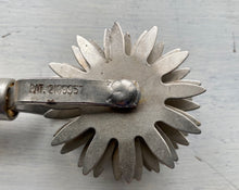 VINTAGE 6-STAR/12-POINT STEEL-HEAD, ROLLING-STYLE MEAT TENDERIZER OR CUTTER FOR NOODLES/COOKIES/PIE CRUST (RARE)