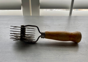 VINTAGE 6-STAR/12-POINT STEEL-HEAD, ROLLING-STYLE MEAT TENDERIZER OR CUTTER FOR NOODLES/COOKIES/PIE CRUST (RARE)