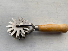 VINTAGE 6-STAR/12-POINT STEEL-HEAD, ROLLING-STYLE MEAT TENDERIZER OR CUTTER FOR NOODLES/COOKIES/PIE CRUST (RARE)