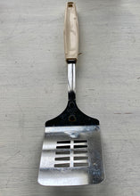 VINTAGE EKCO USA SMALL SPATULA WITH CREAM-COLORED PLASTIC HANDLE