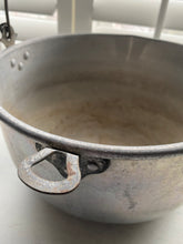 VINTAGE, EXTRA-LARGE ALUMINUM COOKING POT WITH HANDLE:  HEY, ALL YOU CAMPERS AND HUNTERS AND CABIN-OWNERS!