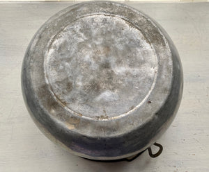 VINTAGE, EXTRA-LARGE ALUMINUM COOKING POT WITH HANDLE:  HEY, ALL YOU CAMPERS AND HUNTERS AND CABIN-OWNERS!