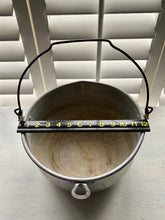 VINTAGE, EXTRA-LARGE ALUMINUM COOKING POT WITH HANDLE:  HEY, ALL YOU CAMPERS AND HUNTERS AND CABIN-OWNERS!