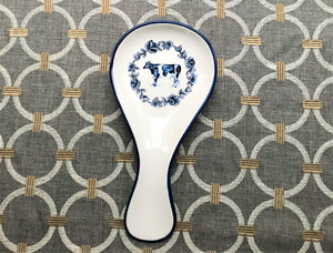 BEAUTIFUL FARMHOUSE BLUE-AND-IVORY COW SPOON REST
