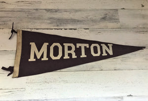 VERY RARE, VERY SPECIAL, VERY BEAUTIFUL "MORTON" EXTRA-LARGE VINTAGE COLLEGE PENNANT