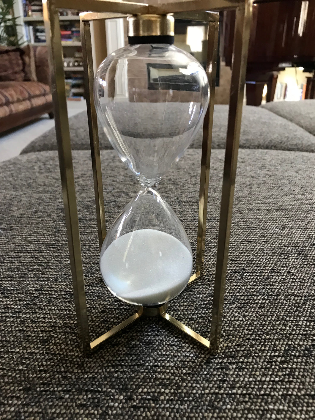 GOLD FOUR-CORNER HOURGLASS (WITH WHITE SAND)