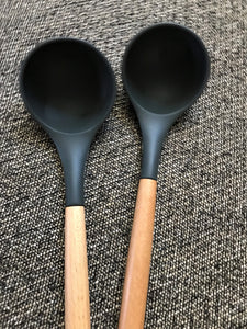 BEAUTIFUL! EXTRA-NICE UTENSILS WITH BEECHWOOD-HANDLES AND DARK CHARCOAL-GRAY SILICONE