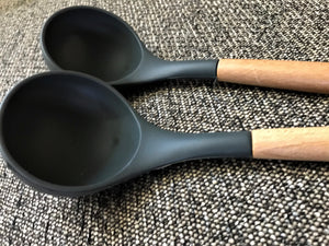 BEAUTIFUL! EXTRA-NICE UTENSILS WITH BEECHWOOD-HANDLES AND DARK CHARCOAL-GRAY SILICONE