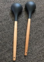 BEAUTIFUL! EXTRA-NICE UTENSILS WITH BEECHWOOD-HANDLES AND DARK CHARCOAL-GRAY SILICONE