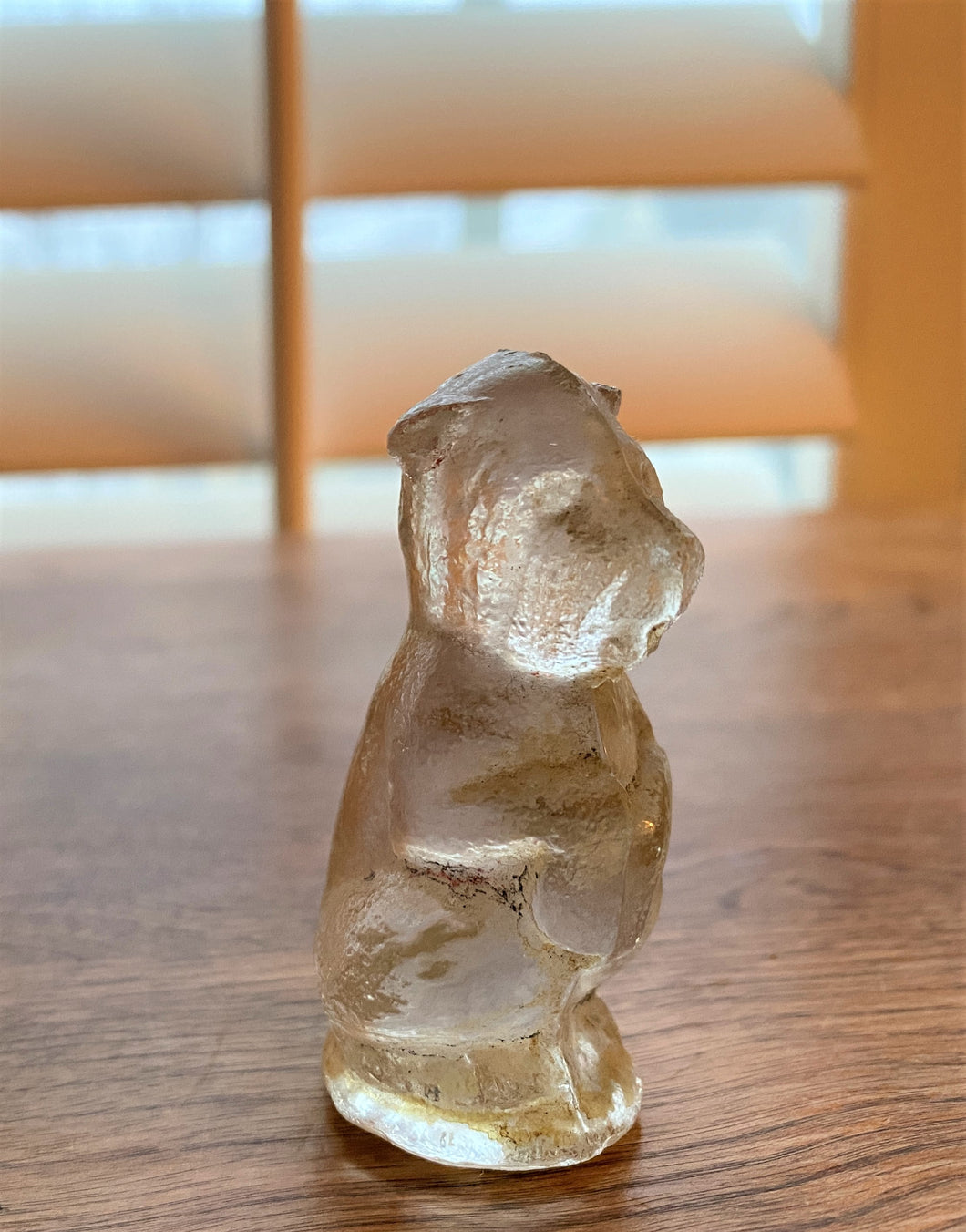 RARE! VINTAGE 1930S/1940S, TINY SITTING UP/BEGGING SCOTTIE DOG--PRESSED DEPRESSION GLASS (MADE IN THE USA)