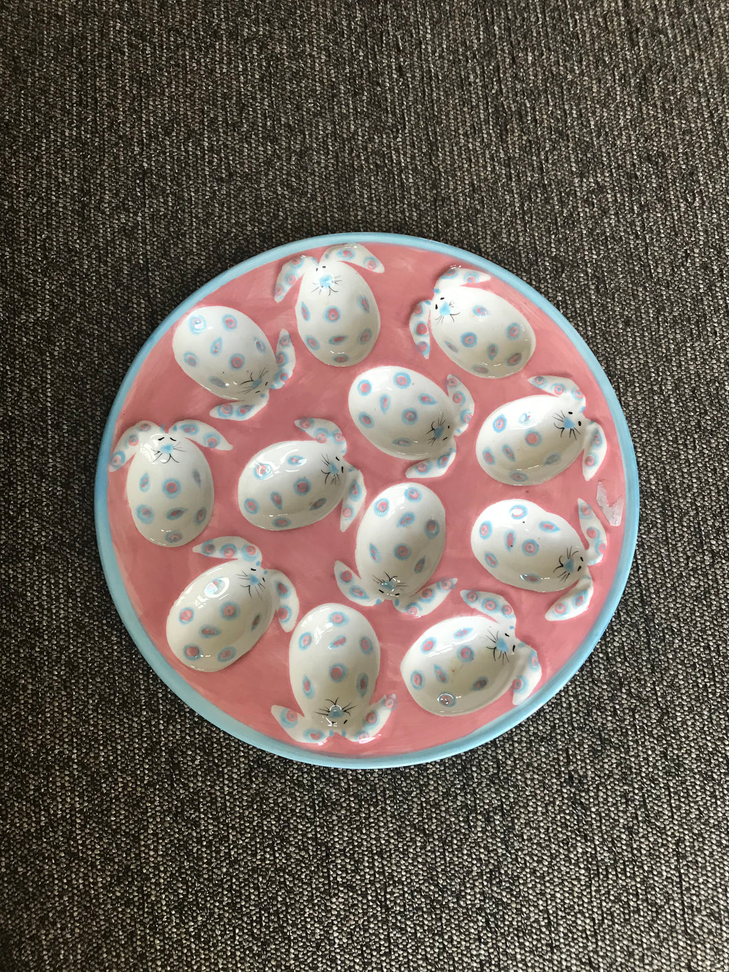 VINTAGE 12-BUNNY EASTER-TIME DEVILED EGG CERAMIC PLATE