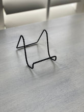 SMALL-SIZED BLACK METAL EASEL/PLATE STAND WITH EXTRA-PRETTY TWISTED-WIRE FINISH