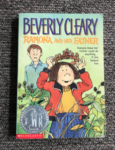 PRE-OWNED PAPERBACK "RAMONA AND HER FATHER" BY BEVERLY CLEARY (FIRST SCHOLASTIC PRINTING, OCTOBER 1998)