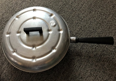 RARE! HEAVY-DUTY, VINTAGE WEAR-EVER NO. 2540 SKILLET WITH ORIGINAL BAKELITE HANDLE AND ART DECO-STYLE STEAM VENT LID WITH (MADE IN THE USA!)