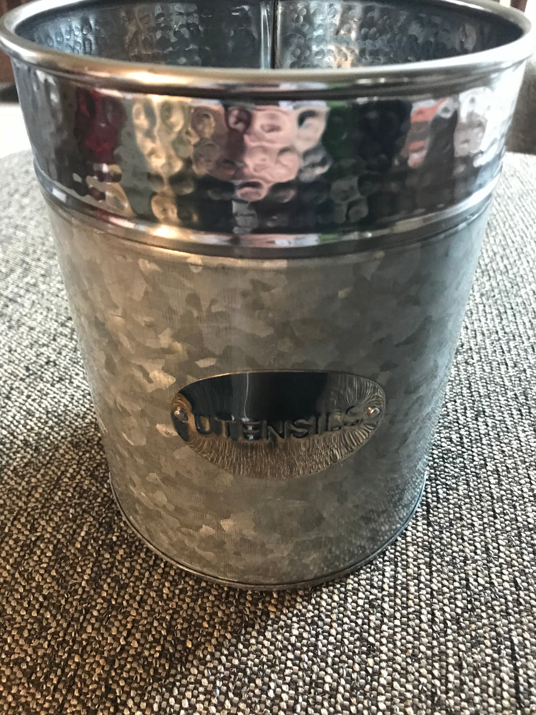 FARMHOUSE-STYLE GALVANIZED AND SILVER UTENSIL CROCK (SO PRETTY!)