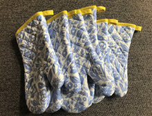 BLUE-AND-WHITE FLORAL, FARMHOUSE-STYLE OVEN MITT WITH HAPPY YELLOW TRIM (BUY YOUR GORGEOUS SELF A GORGEOUS PAIR OF OVEN MITTS!)