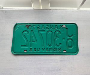 VINTAGE LICENSE PLATE:  1970 KANSAS--GREEN AND CREAM PLATE WITH RETRO CHARM