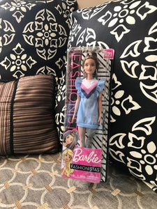 CUTIE PIE BRUNETTE BARBIE (WHO JUST HAPPENS TO HAVE A PROSTHETIC LEG)