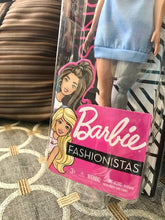 CUTIE PIE BRUNETTE BARBIE (WHO JUST HAPPENS TO HAVE A PROSTHETIC LEG)