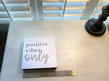 WOOD WALL/SITTING DECOR "POSITIVE VIBES ONLY"