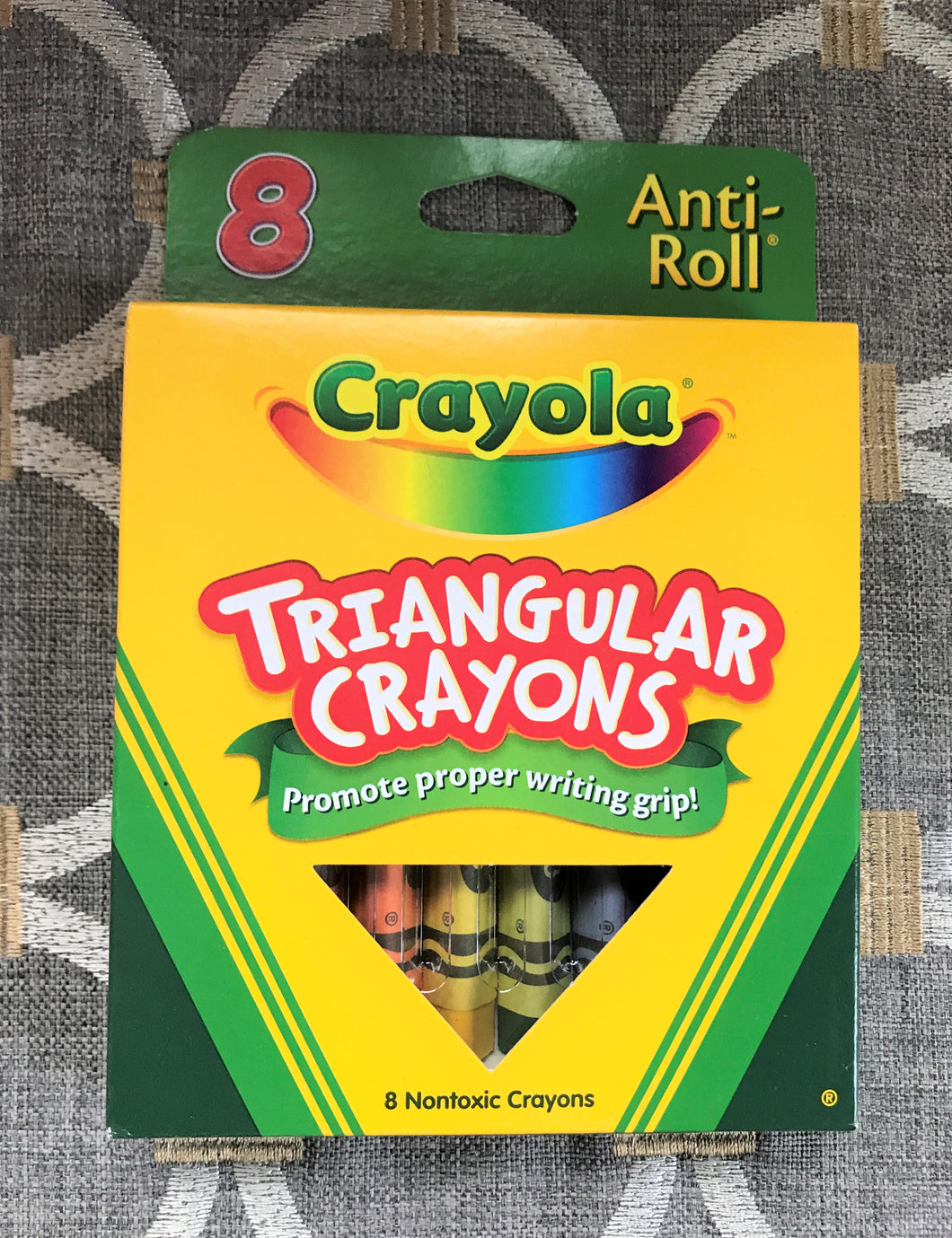 CRAYOLA NON-ROLL TRIANGULAR SET OF CRAYONS (PERFECT FOR LITTLE ONES)