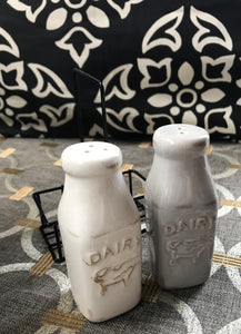 FARMHOUSE-STYLE "DAIRY" MILK BOTTLE SALT AND PEPPER SET (WITH METAL CADDY)