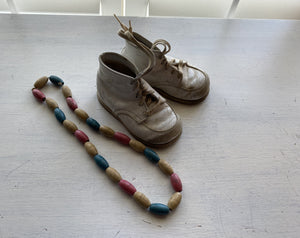 VERY RARE-TO-FIND VINTAGE CHILD'S TOY BEAD NECKLACE