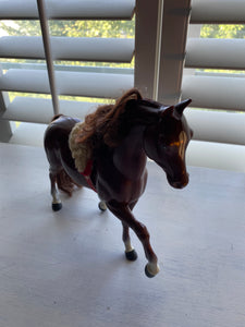 VINTAGE TOY, HARD PLASTIC HORSE WITH MANE/TAIL AND RIDING SADDLE PAD