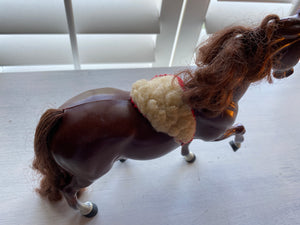 VINTAGE TOY, HARD PLASTIC HORSE WITH MANE/TAIL AND RIDING SADDLE PAD