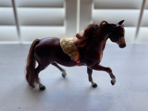 VINTAGE TOY, HARD PLASTIC HORSE WITH MANE/TAIL AND RIDING SADDLE PAD