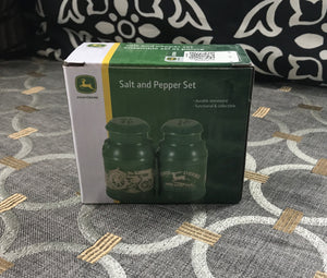 JOHN DEERE VINTAGE-LOOK SALT-AND-PEPPER MILK CANS SET (COLLECTIBLE)